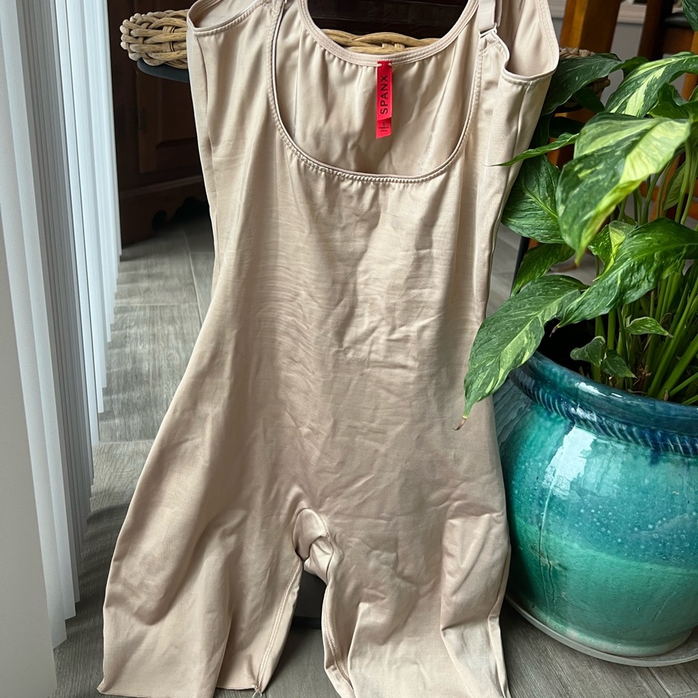 Spanx shapeware body suit
